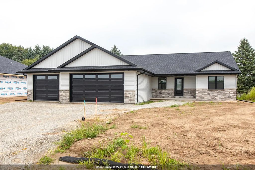 N3946 Deere Drive, FREEDOM