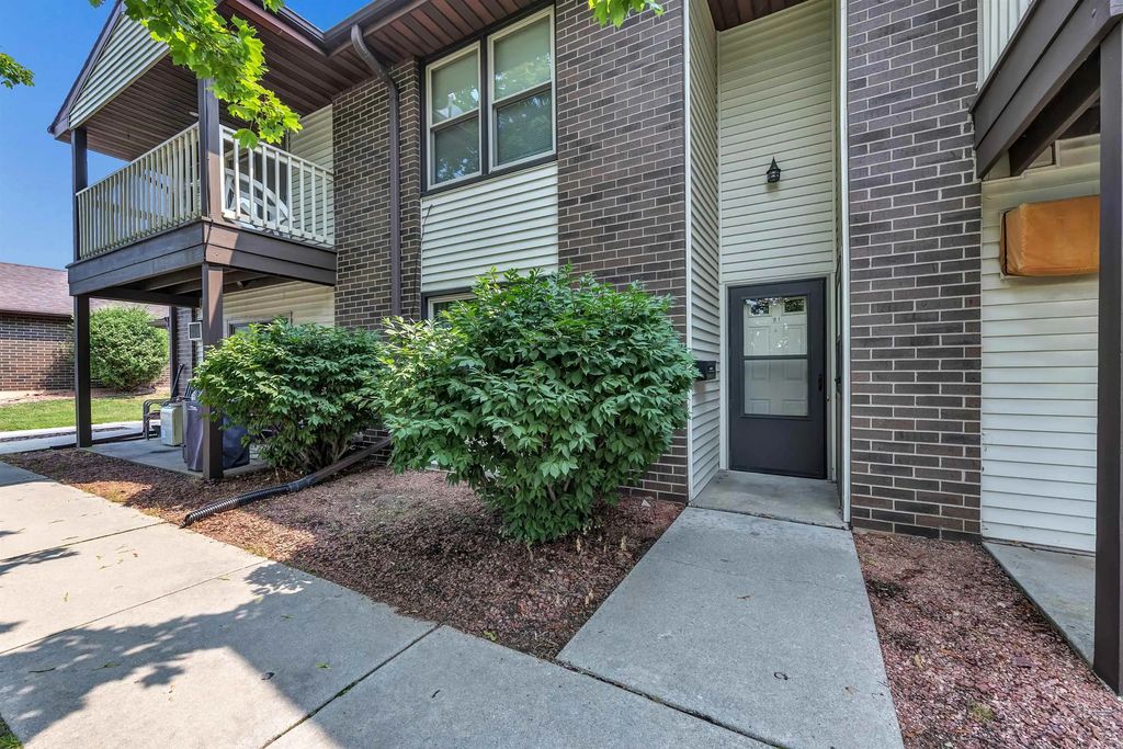 1045 Marvelle Lane B1, GREEN BAY