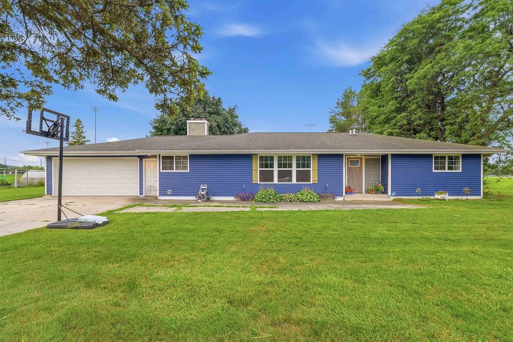 884 E Division Street, FOND DU LAC