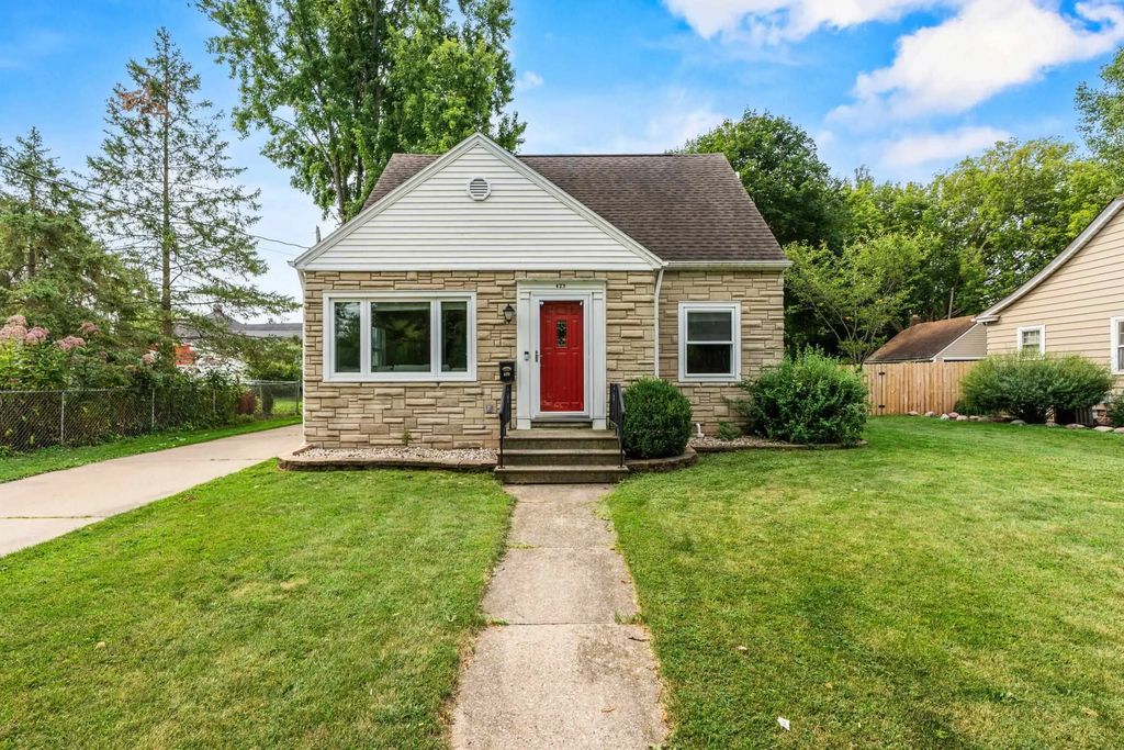423 E Harrison Street, APPLETON