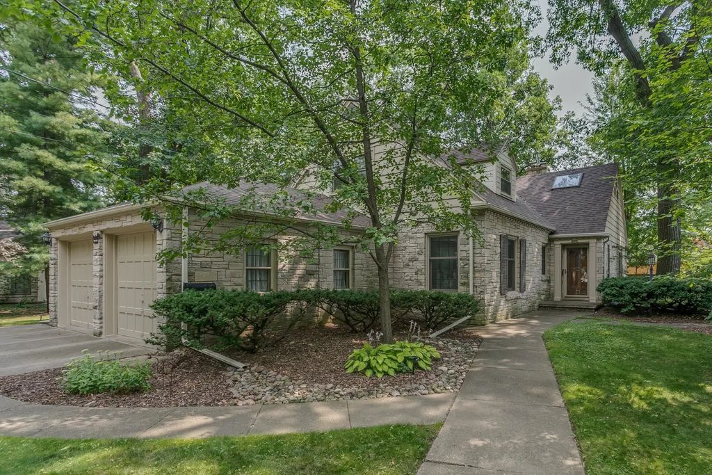 1520 Oakcrest Court, APPLETON