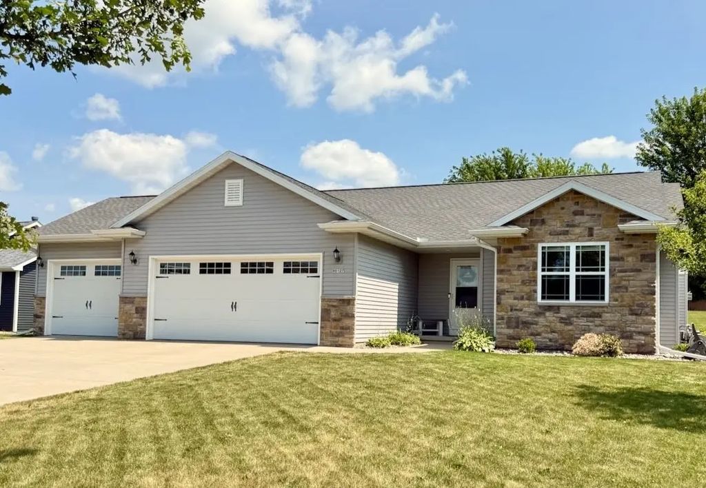 W6127 Sherwood Point Drive, GREENVILLE