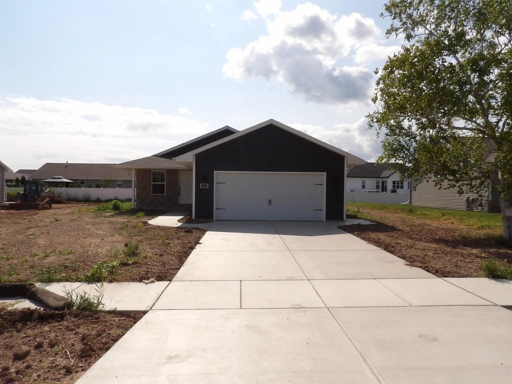 2509 Lawrence Drive, DE PERE