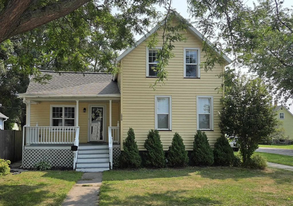 1040 Blaine Street, MARINETTE