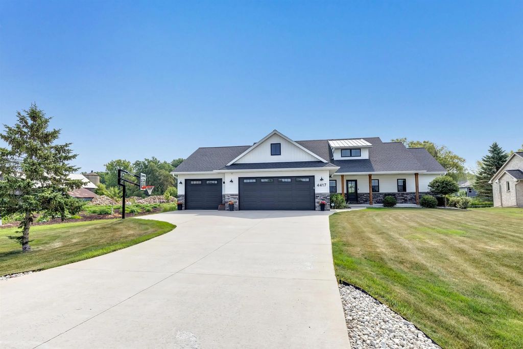 4417 Cottonwood Lane, DE PERE