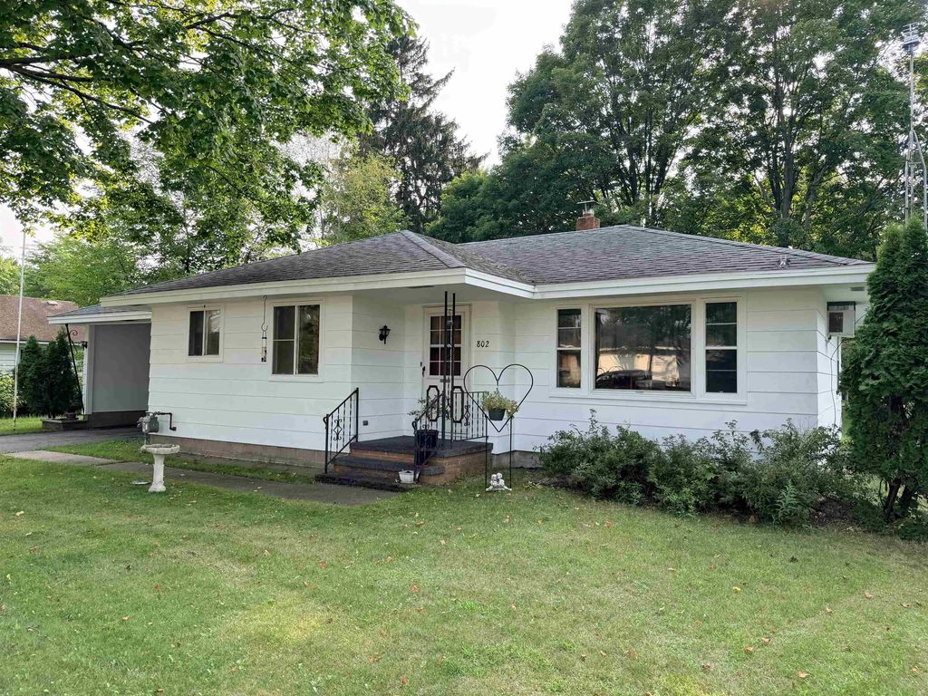 802 10th Street, WAUPACA