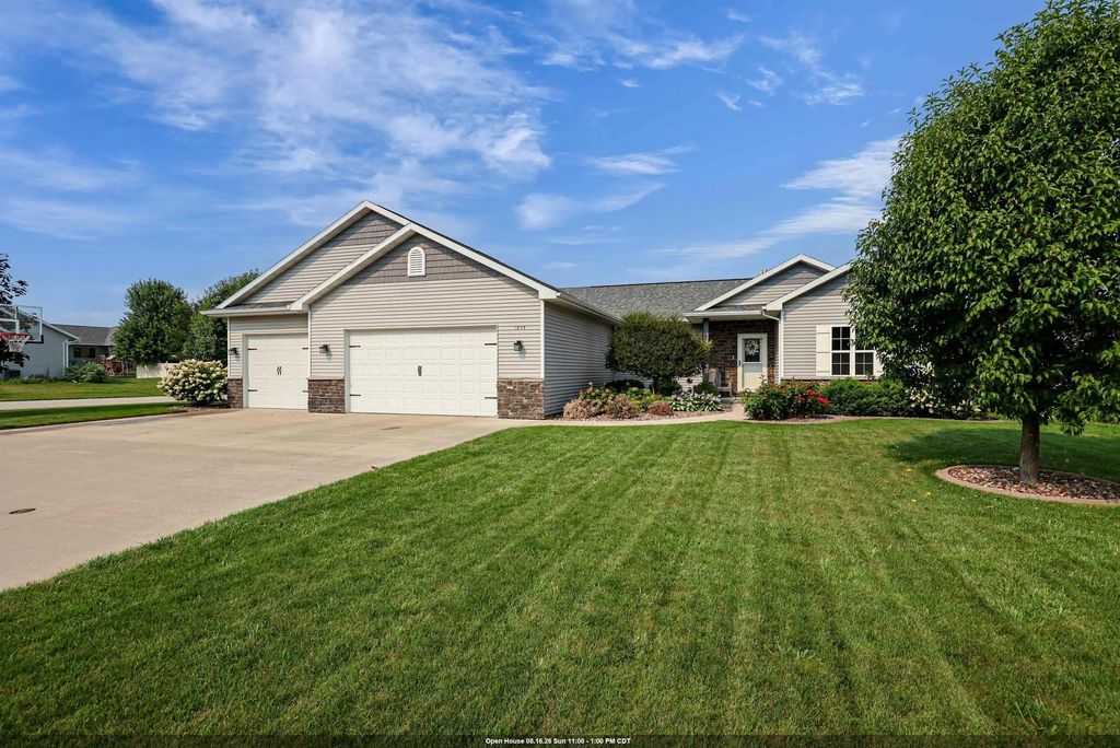 1244 Ava Court, NEENAH