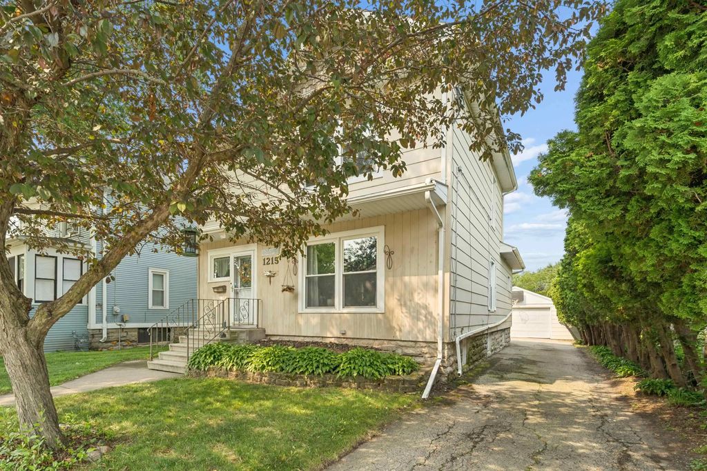 1215 Grand Street, OSHKOSH