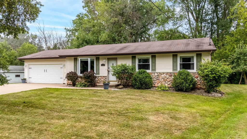 1205 Manitowoc Road, MENASHA