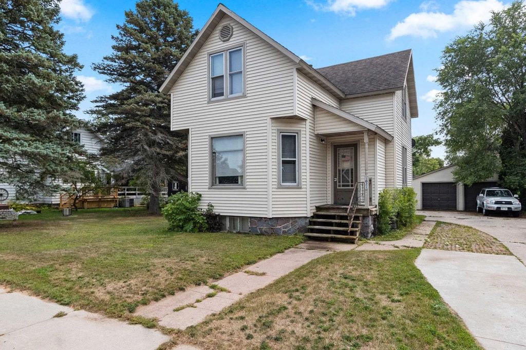 1021 Carney Boulevard, MARINETTE