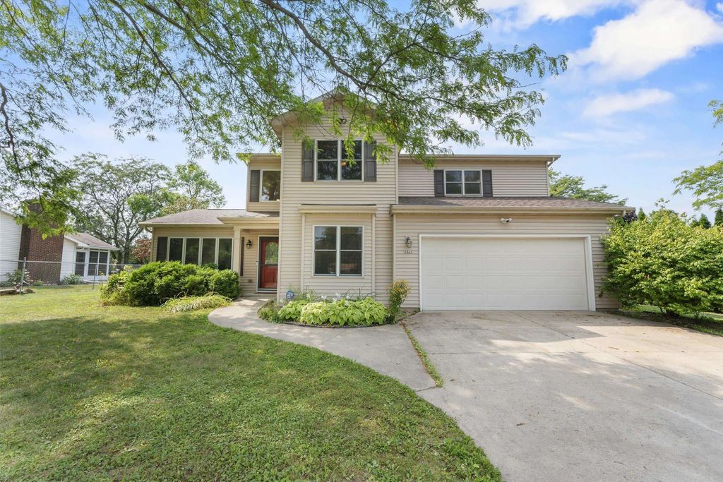 1325 S Westhaven Drive, OSHKOSH