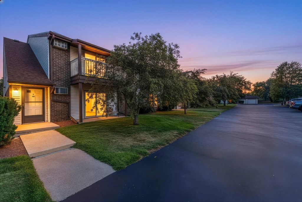 1043 Marvelle Lane A11, GREEN BAY