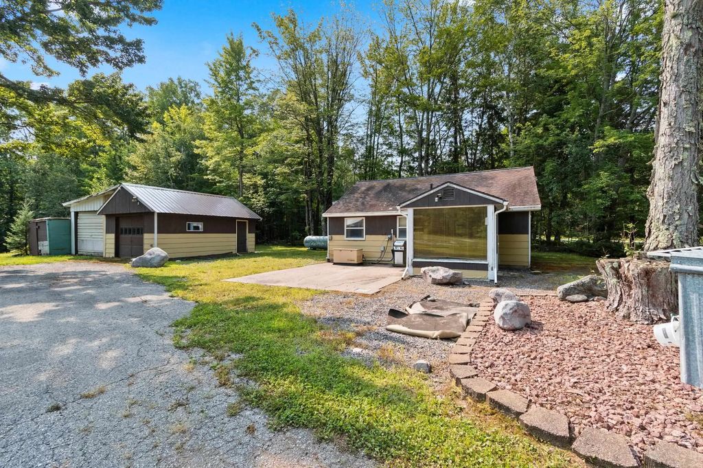 17294 S Thielke Road, LAKEWOOD