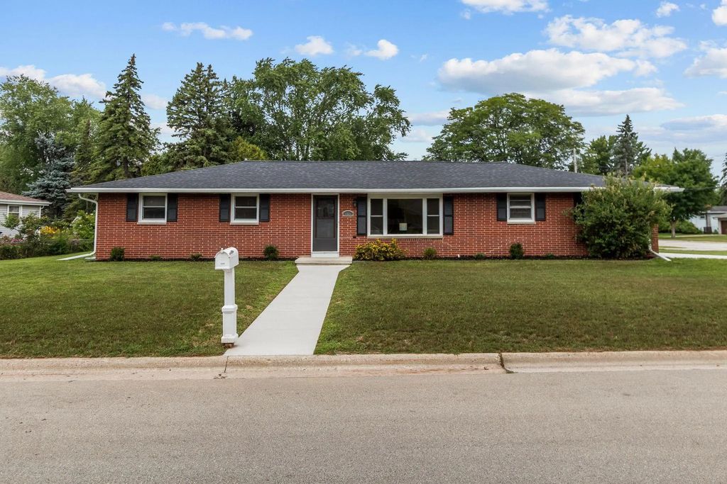 1520 Careful Drive, GREEN BAY