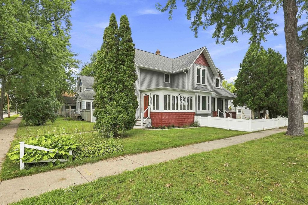 1102 W Lawrence Street, APPLETON