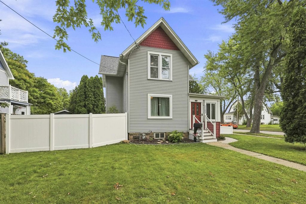 1102 W Lawrence Street, APPLETON