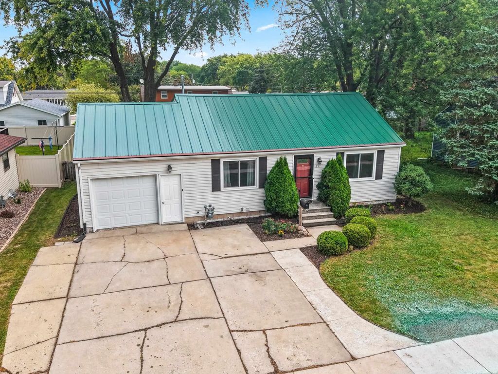 991 Suburban Drive, DE PERE