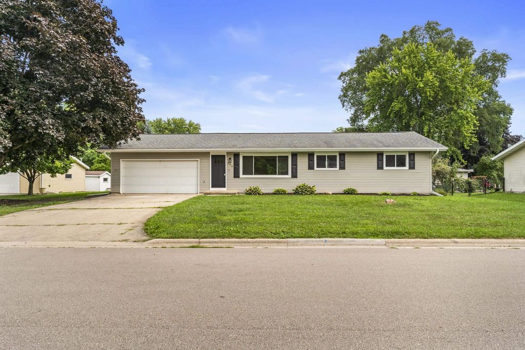209 N 7th Avenue, WINNECONNE
