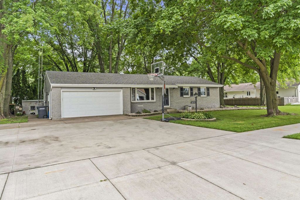 2899 W 9th Avenue, OSHKOSH