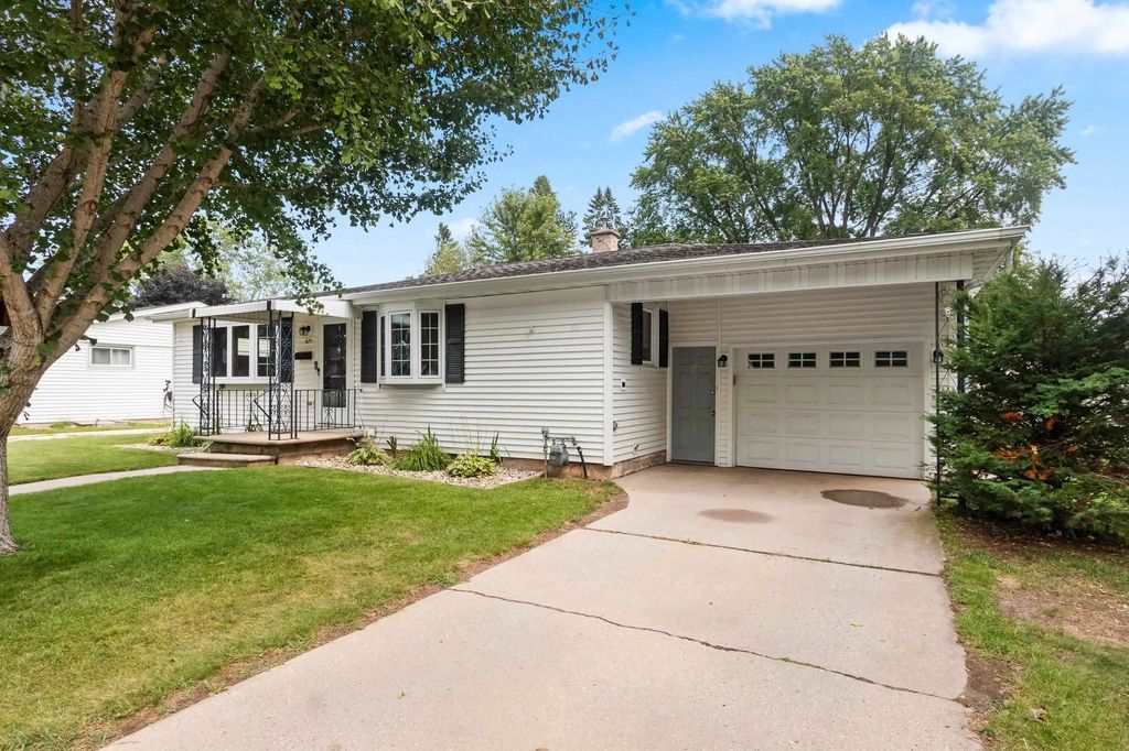 825 Tommark Street, GREEN BAY