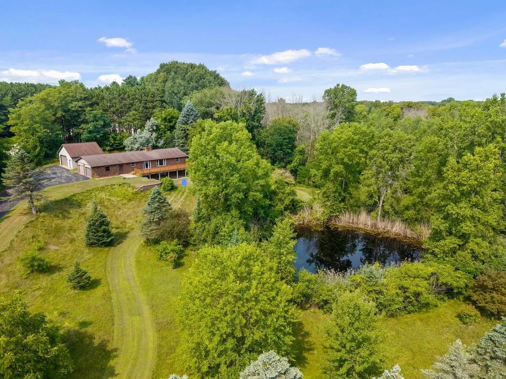 3747 Stream Road, GREEN BAY