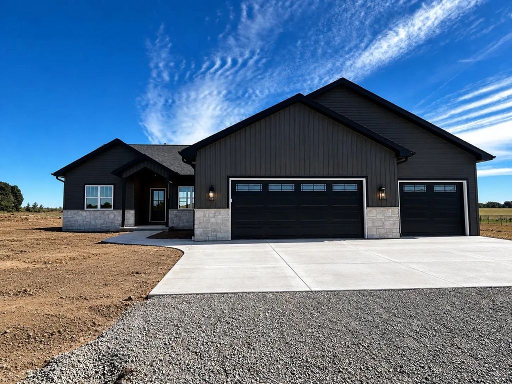 3685 Evelyn Rose Lane, SUAMICO
