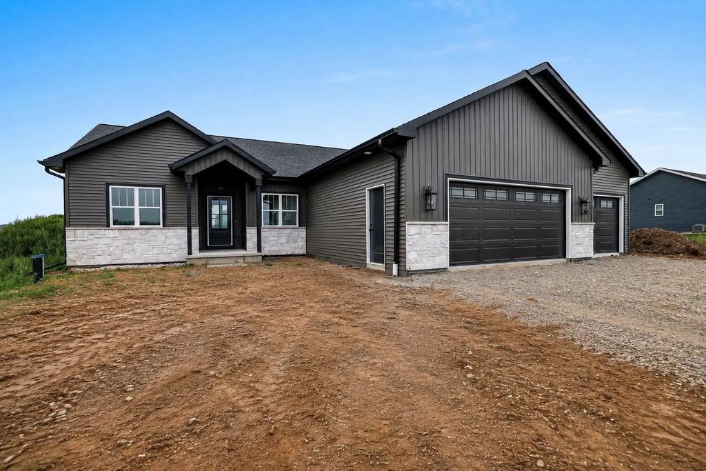 3685 Evelyn Rose Lane, SUAMICO