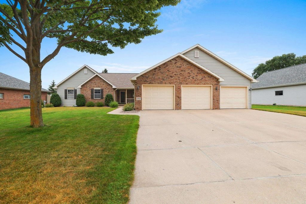 2767 Englewood Road, GREEN BAY