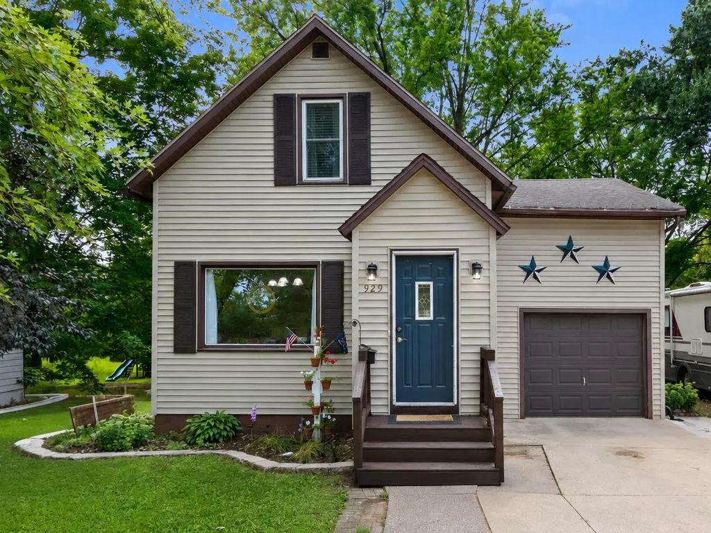 929 S Bartlett Street, SHAWANO