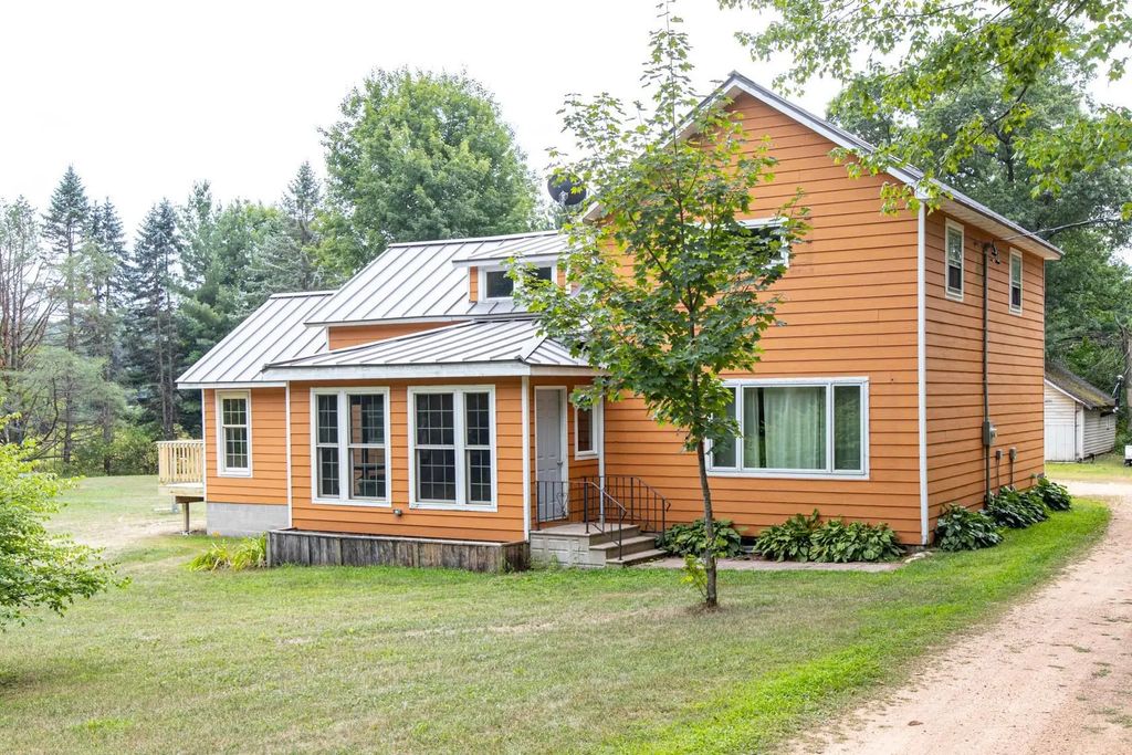 770 County Rd Zz North, Amherst Junction