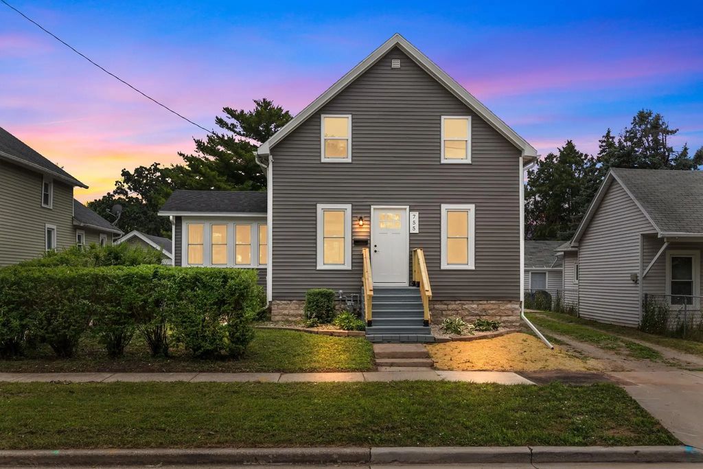 755 Oak Street, OSHKOSH