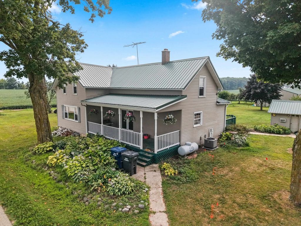 N5951 Division Road, CECIL