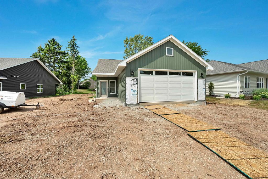 3152 East River Drive, GREEN BAY