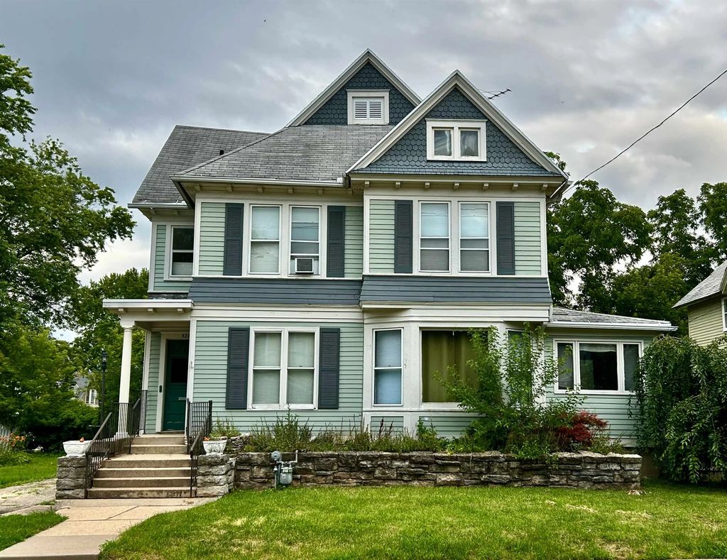 528 Mt Vernon Street, OSHKOSH