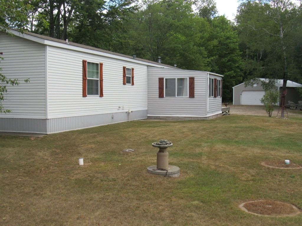 W8598 Beecher Lake Road, PEMBINE