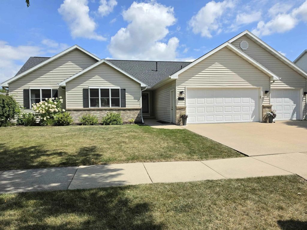 3226 E Greenleaf Drive, APPLETON