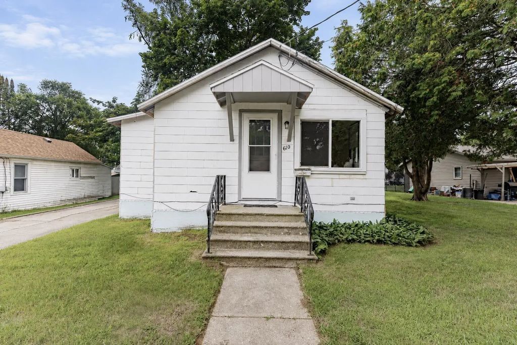 610 E Schurz Street, SHAWANO