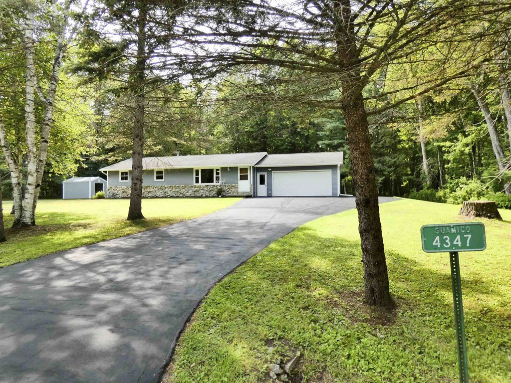 4347 Sandy Lane, SUAMICO
