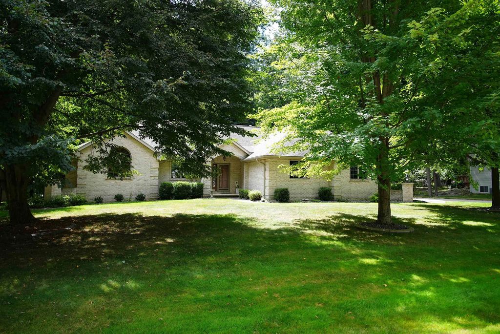 2077 Cormorant Lane, SUAMICO