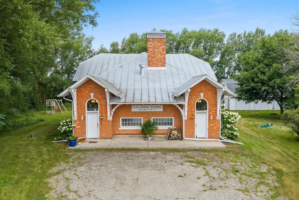 3189 N County Road P, NEW FRANKEN