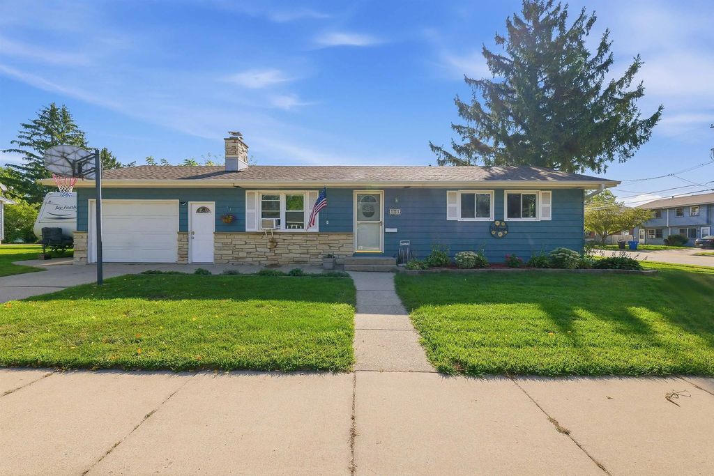 106 N Meadow Street, OSHKOSH