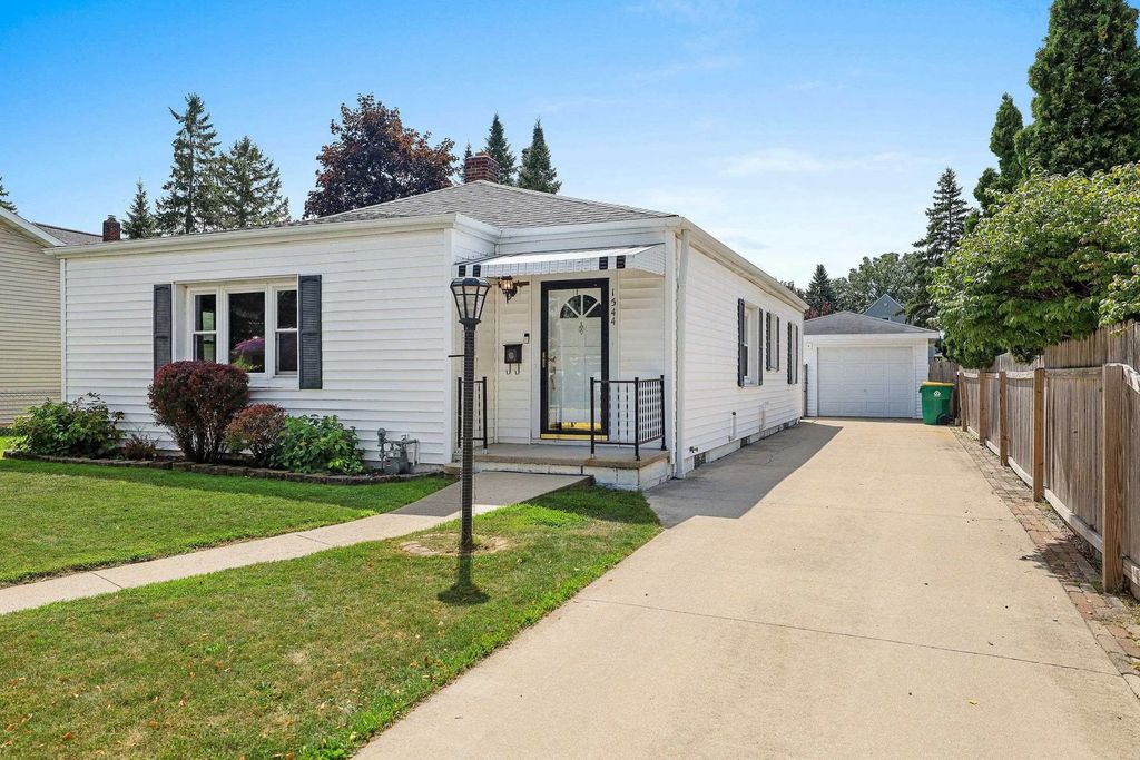 1544 Smith Street, GREEN BAY