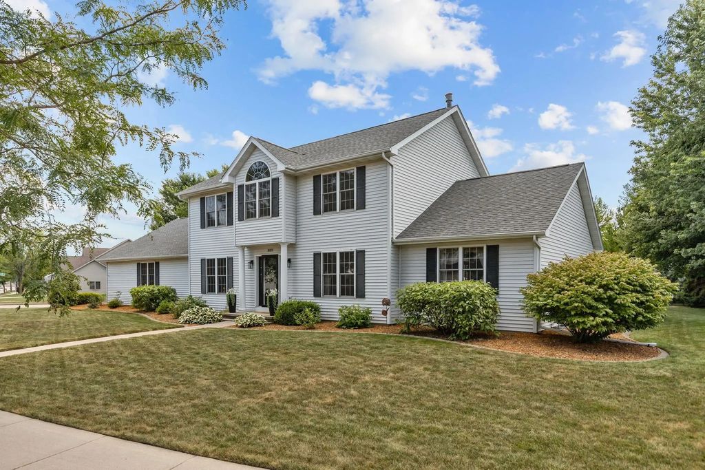 3023 E Greenleaf Drive, APPLETON