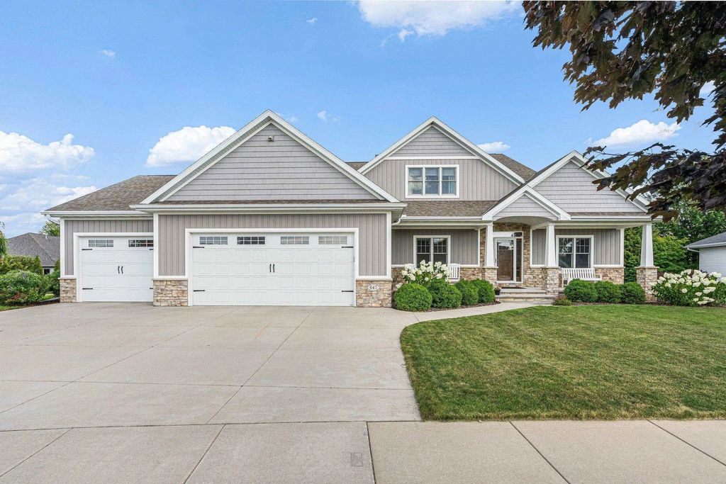 647 Rusch Drive, COMBINED LOCKS