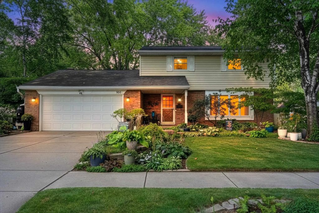 936 St Marys Street, DE PERE