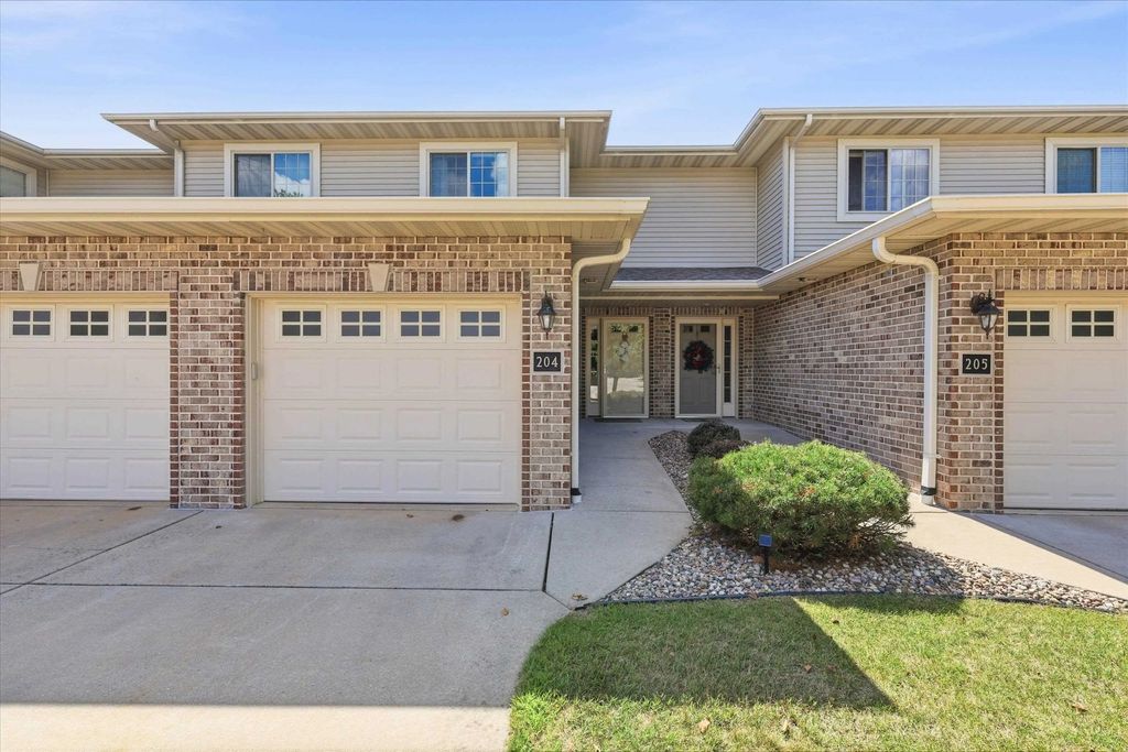 1300 Alpine Drive 204, GREEN BAY