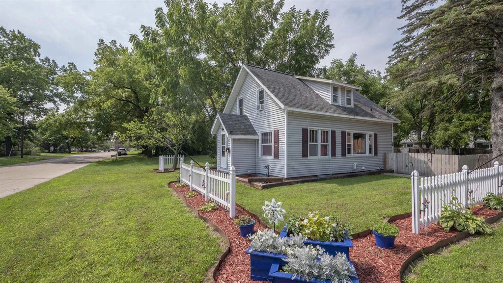 131 Pine Street, WAUPACA