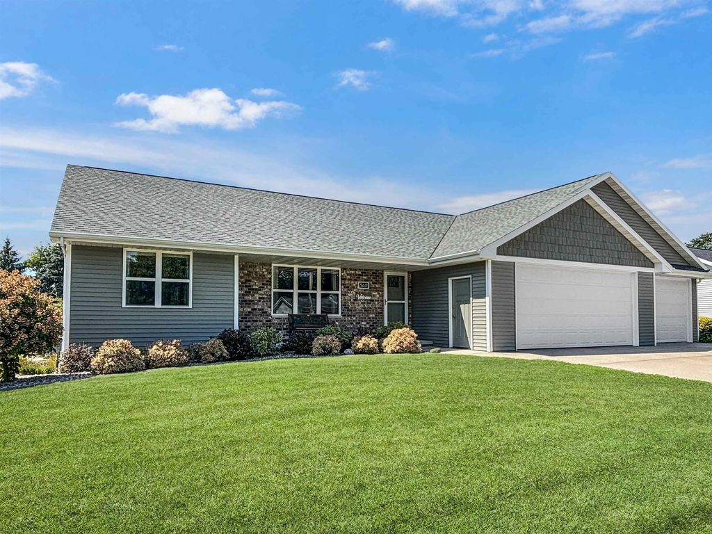 560 Superior Road, GREEN BAY