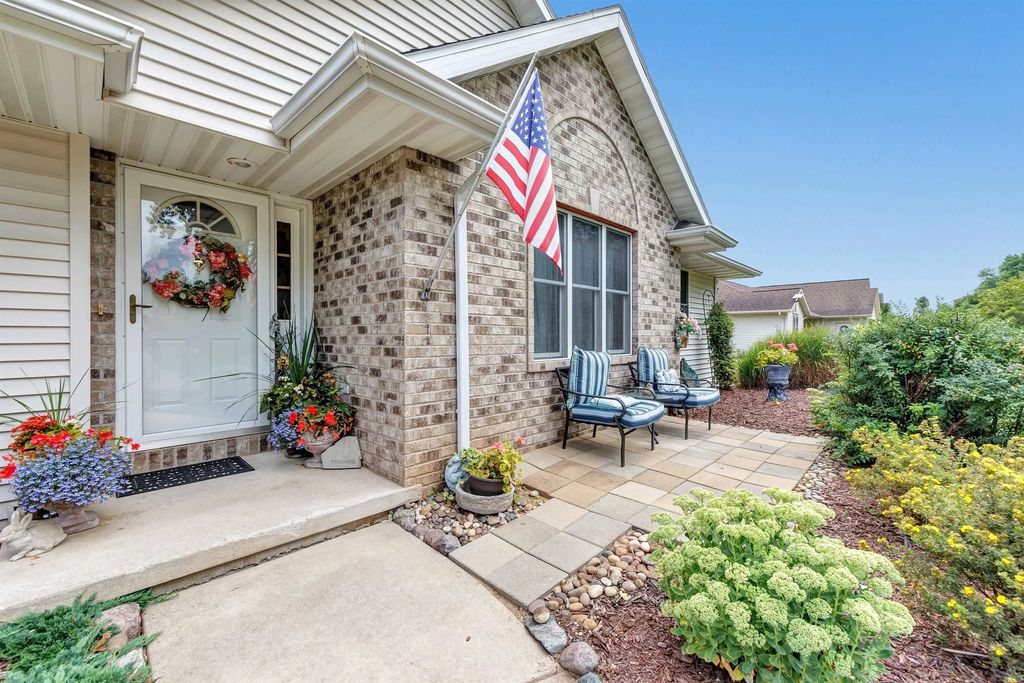 1159 Inlet Drive, SUAMICO