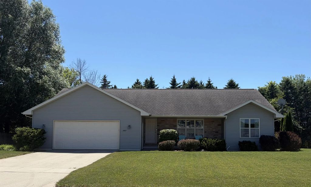 1927 Cross Creek Circle, DE PERE